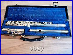 Artley model 18-0 silver plated flute new pas and corks Plays great